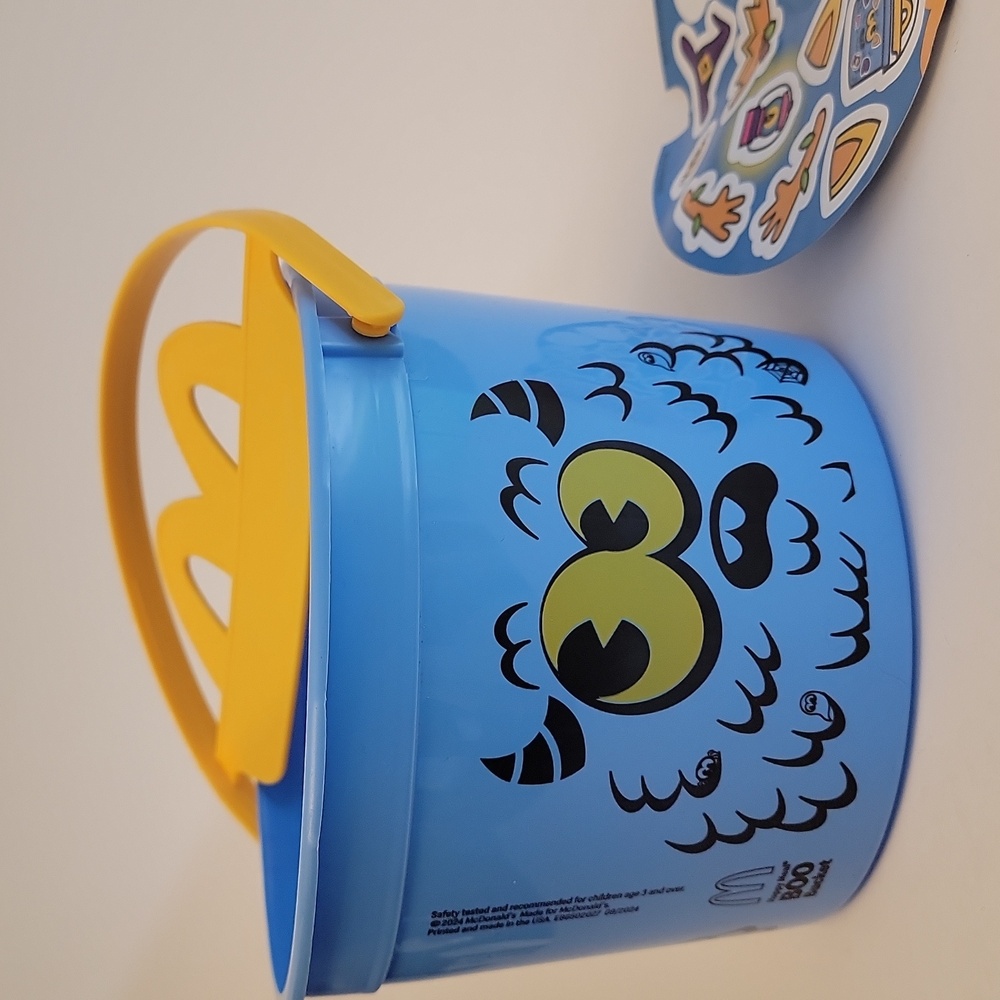 Happy meal Monster Boo Bucket blue